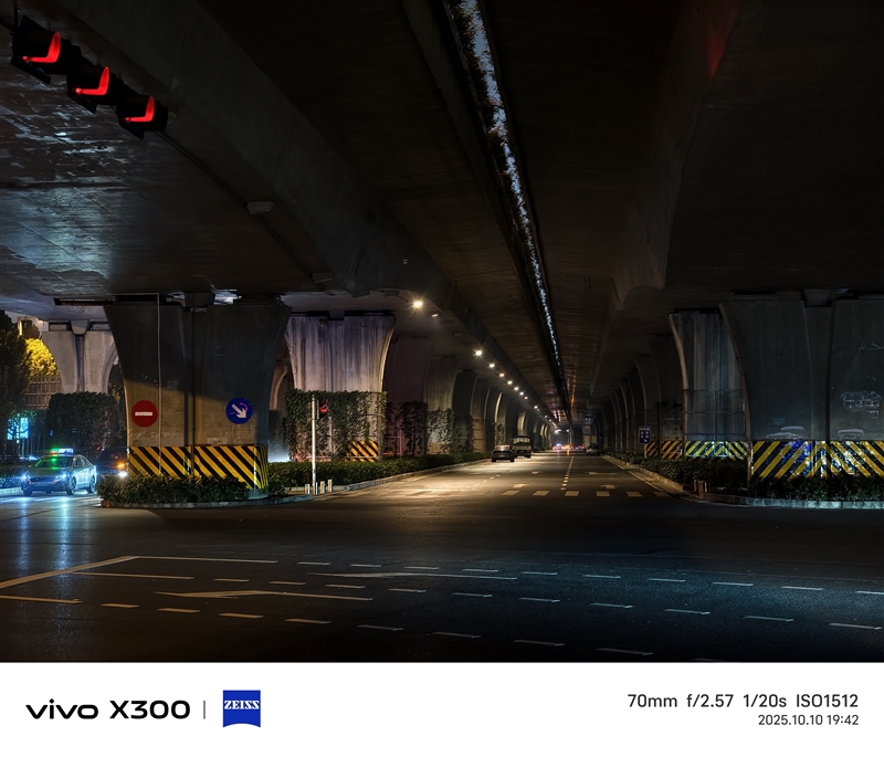 完美小屏影像旗舰！vivo X300手机评测：随手一拍就有德味 高阶技巧信手拈来