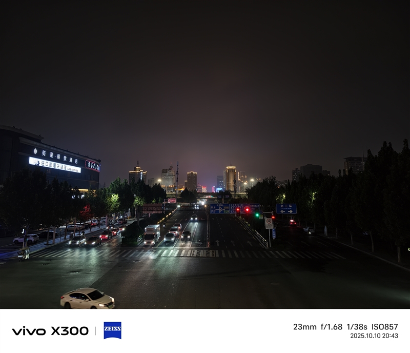 完美小屏影像旗舰！vivo X300手机评测：随手一拍就有德味 高阶技巧信手拈来