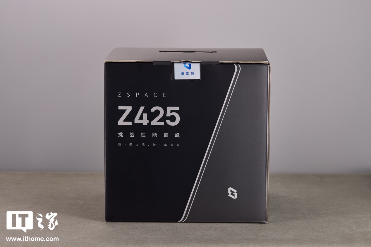 【阿里西西开箱】八盘位设计，质感与实用并存，极空间 Z425 私有云开箱图赏