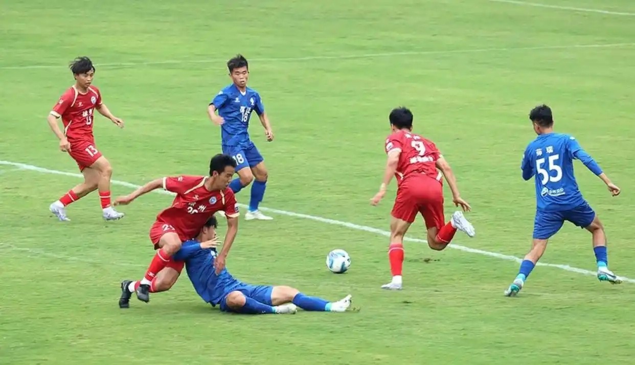 苏超解说动情诠释半决赛：镜头里的情绪与人间烟火