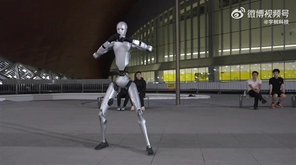 宇树科技发布 H2 仿生机器人：身高 180 cm、“人范”升级，仿生人脸首次亮相