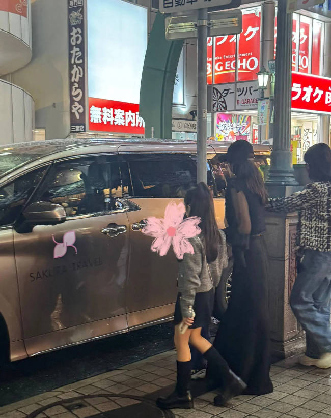 章子怡带女儿追星宋雨琦 醒醒打扮很女团范