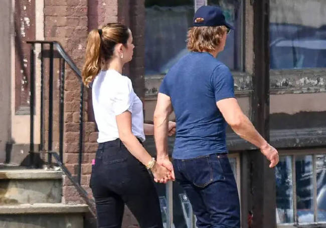 阿汤哥与女生牵手出街引热议 外媒回应：只是朋友