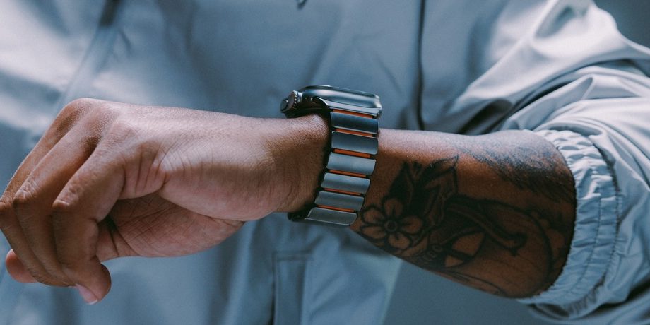 Apple Watch 表带新选择：Stratos 登场，兼顾金属质感与橡胶佩戴舒适度