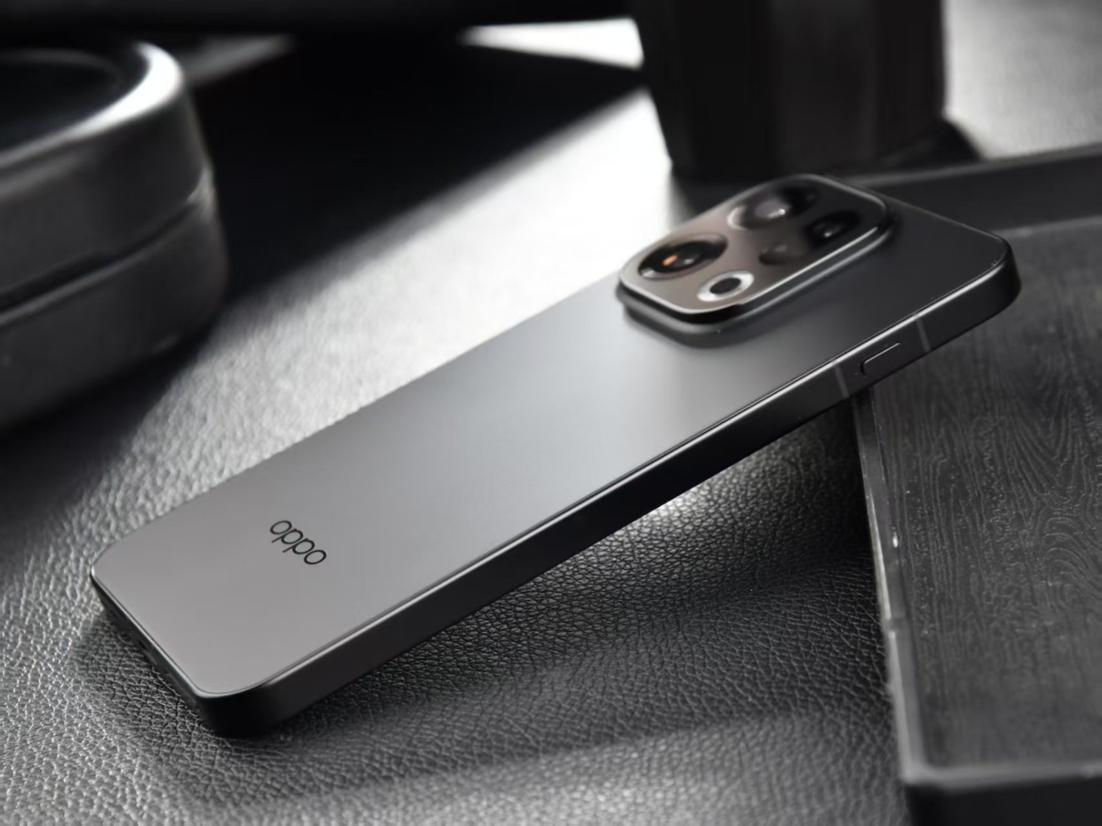 出游不用背相机，OPPO Find X9 Pro为何有此底气？