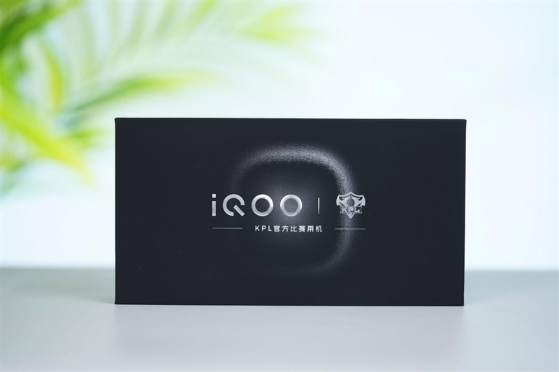 从性能机到水桶旗舰！ iQOO 15评测：双芯算力+全场景优化 不止游戏强机