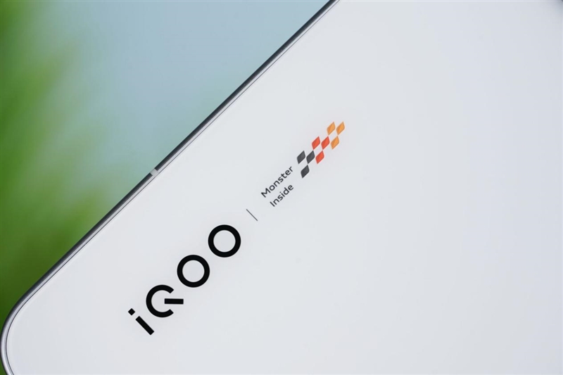 从性能机到水桶旗舰！ iQOO 15评测：双芯算力+全场景优化 不止游戏强机