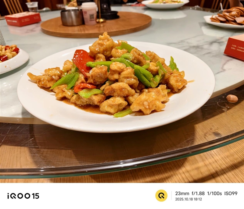 从性能机到水桶旗舰！ iQOO 15评测：双芯算力+全场景优化 不止游戏强机