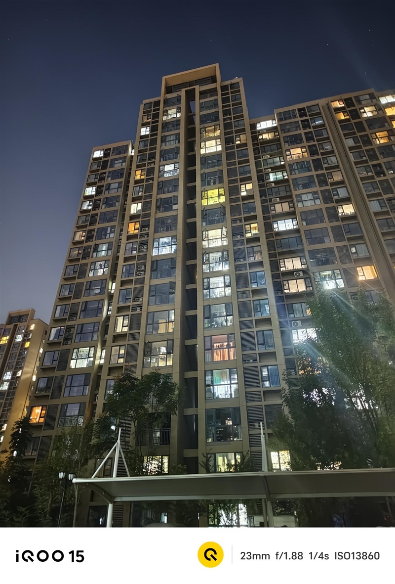 从性能机到水桶旗舰！ iQOO 15评测：双芯算力+全场景优化 不止游戏强机