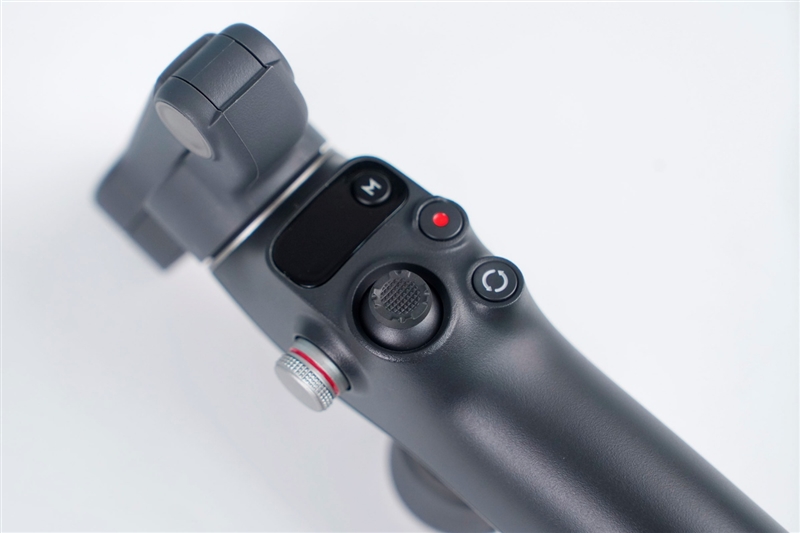 1+1大于2！大疆DJI Osmo Mobile 8套装评测：视频玩家升级首选 轻松拍摄制作更专业内容