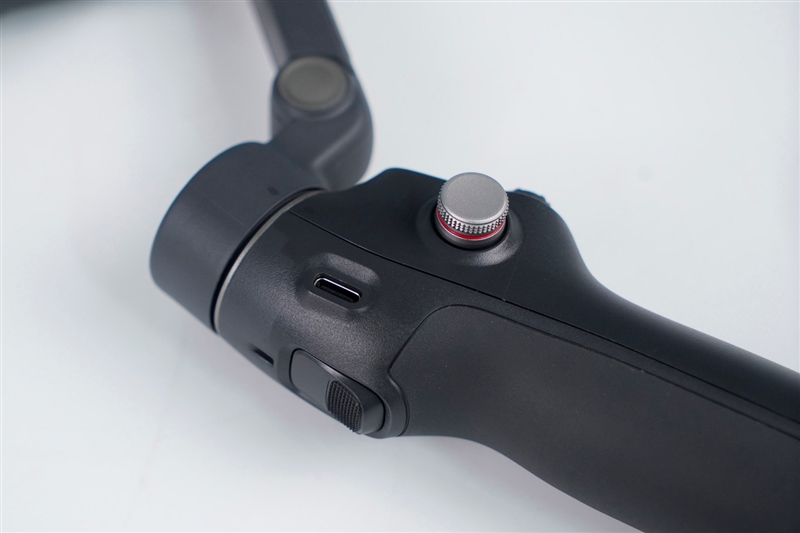 1+1大于2！大疆DJI Osmo Mobile 8套装评测：视频玩家升级首选 轻松拍摄制作更专业内容