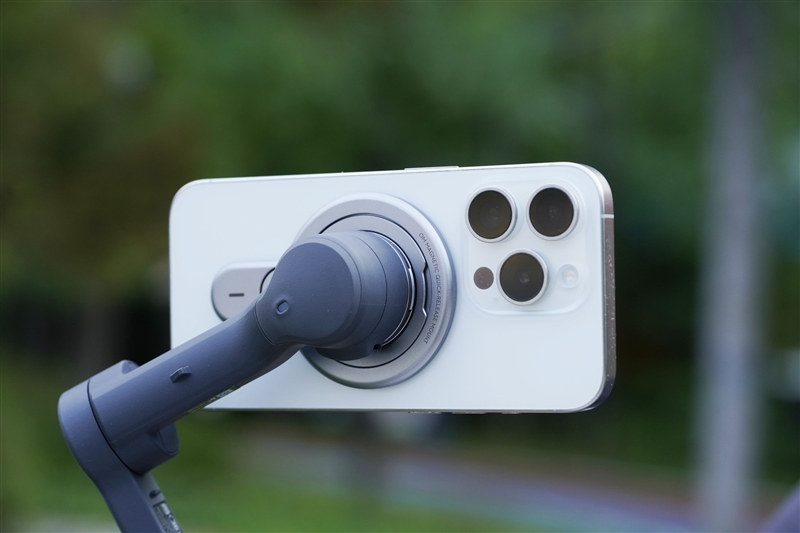 1+1大于2！大疆DJI Osmo Mobile 8套装评测：视频玩家升级首选 轻松拍摄制作更专业内容