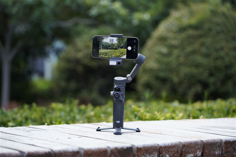 1+1大于2！大疆DJI Osmo Mobile 8套装评测：视频玩家升级首选 轻松拍摄制作更专业内容