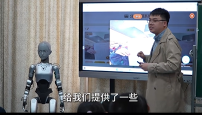 全球首款！“机器人老师”在合肥小学开讲