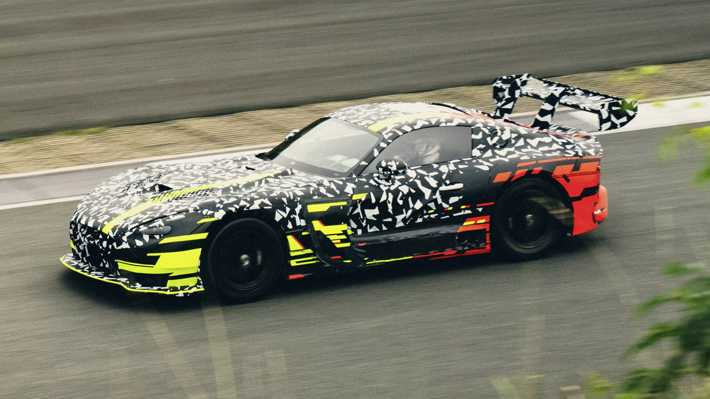 全新 AMG GT 预告图公布:以赛道为核心,证明燃油性能车仍有“生命力”