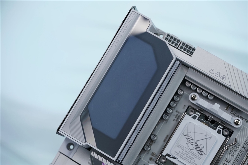 真男人的梦中情板！技嘉X870E AUROS MASTER X3D ICE评测：X3D再打一管鸡血