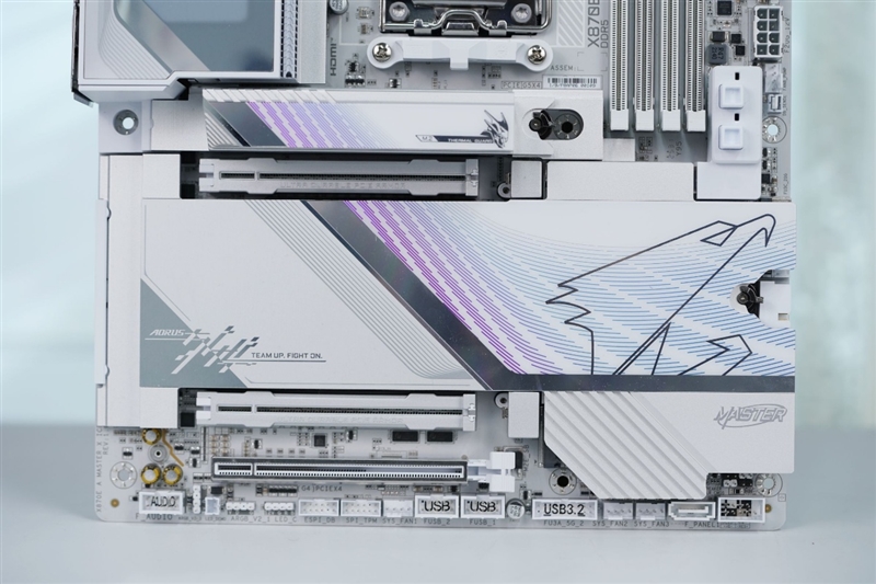 真男人的梦中情板！技嘉X870E AUROS MASTER X3D ICE评测：X3D再打一管鸡血