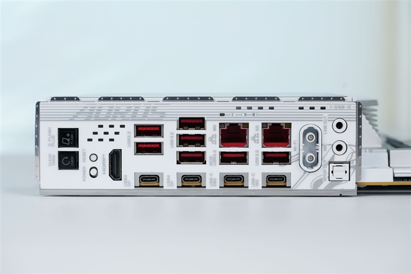 真男人的梦中情板！技嘉X870E AUROS MASTER X3D ICE评测：X3D再打一管鸡血