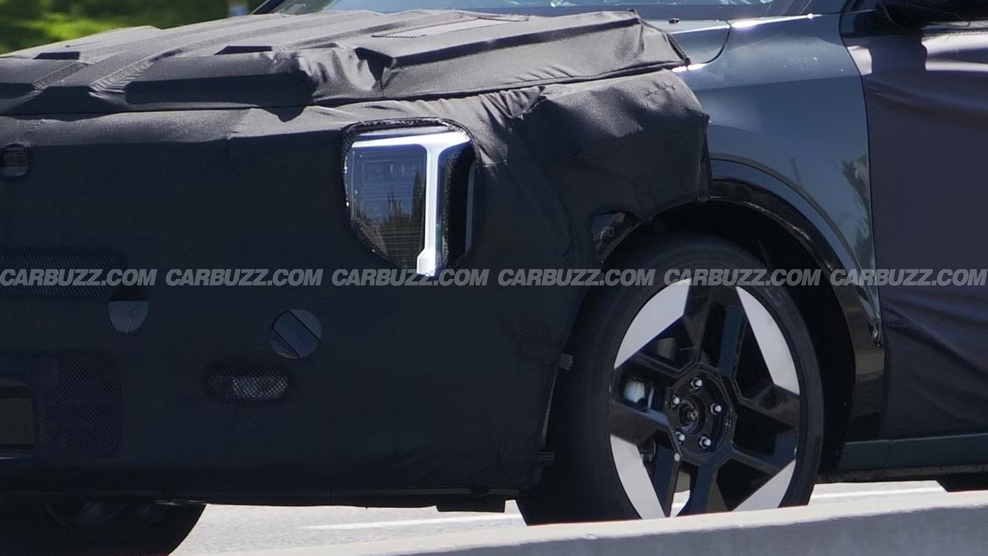 起亚极睿 Niro 中期改款路测图首曝：放弃“虎颜”设计