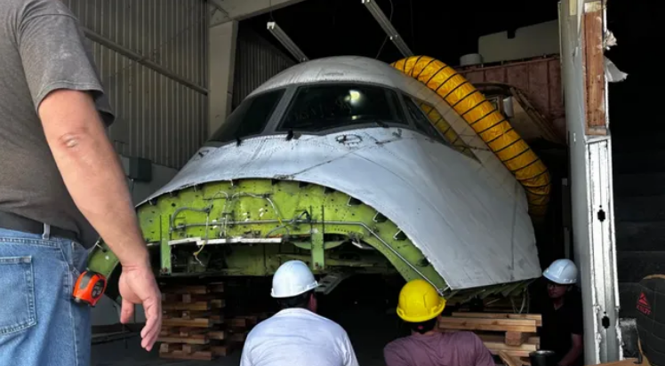 豪横:飞行模拟爱好者买下波音 747 飞机真座舱,改成游戏控制器