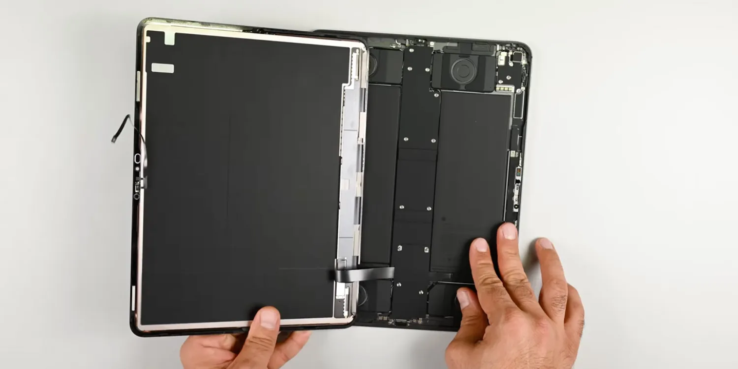 iFixit 拆解苹果 M5 iPad Pro：已预留前置双摄空间，可提升 Face ID 稳定性
