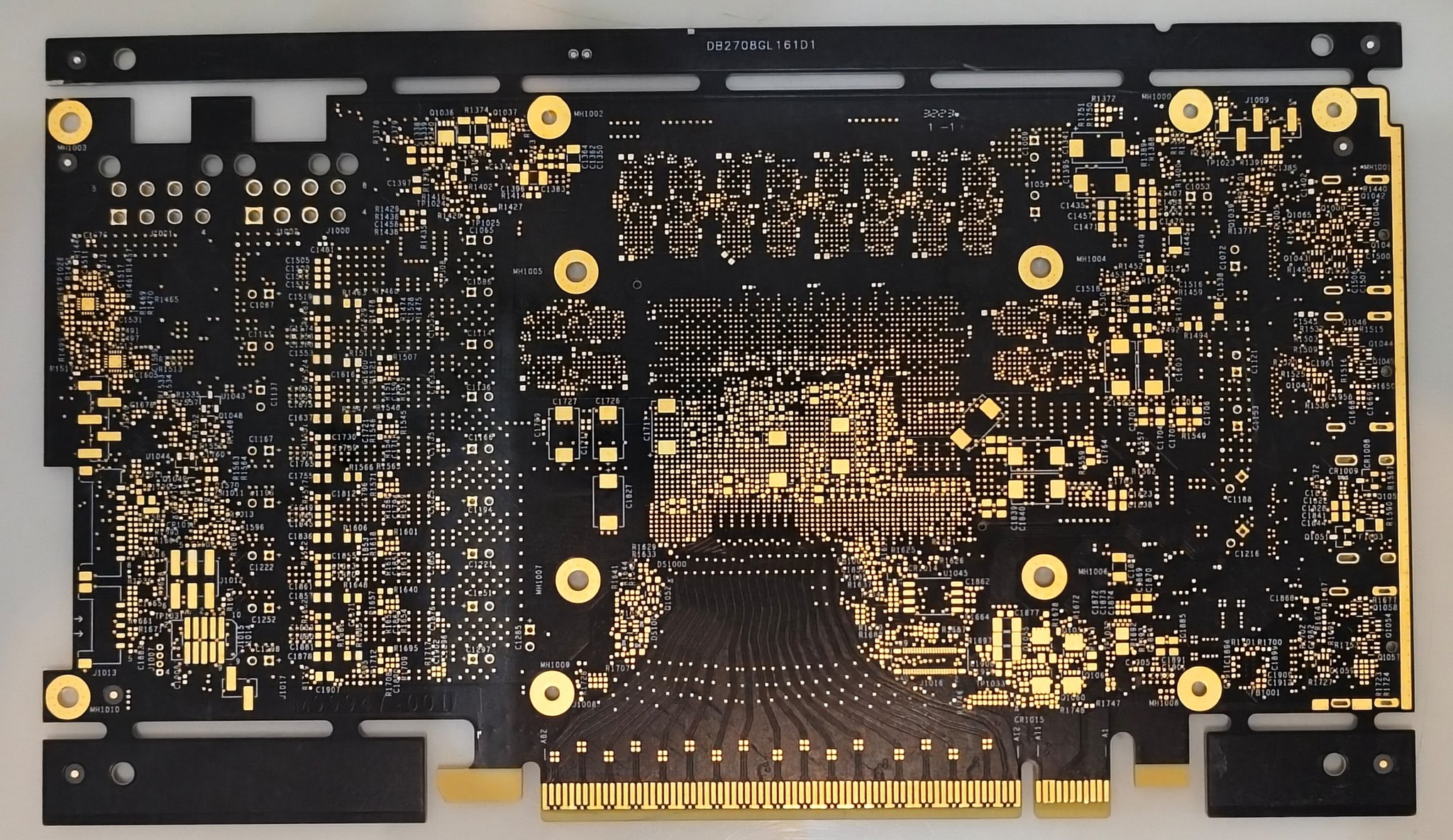 英特尔高端 Battlemage 显卡曝光:最高 40 个 Xe2 核心、192-bit 位宽、512MB 堆叠 3D 缓存