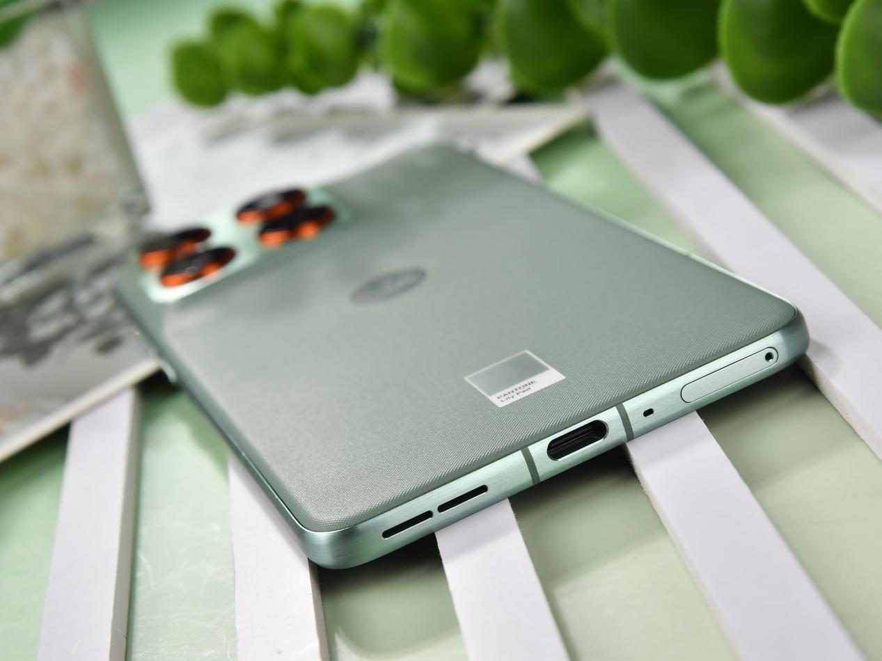 联想moto X70 Air全面评测 轻薄有AI更好用