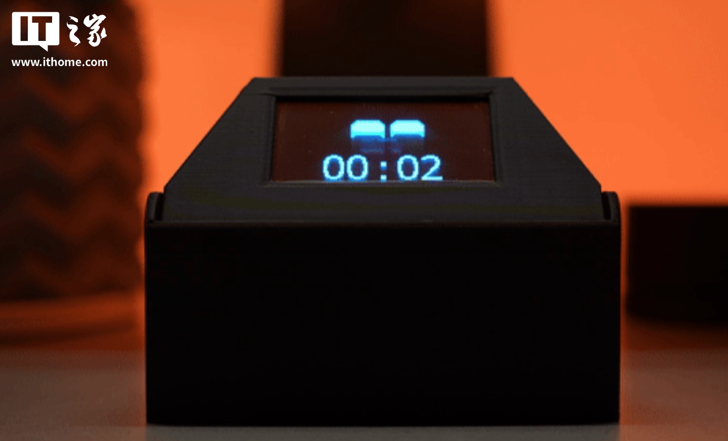 敢摸鱼就“瞪你”，开发者用树莓派自制专注力电子宠物