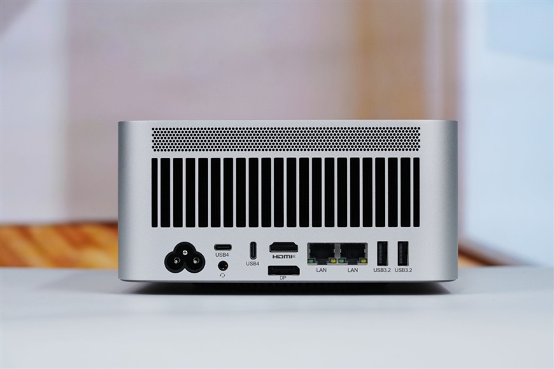 生产力性能远超i9-14900HX！零刻GTR9 Pro迷你AI工作站评测：235B超大模型也能运行