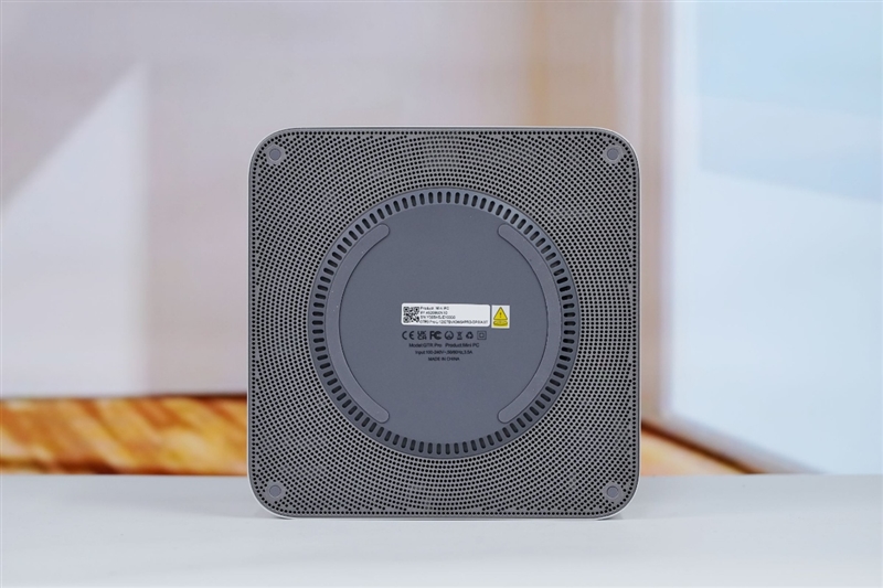 生产力性能远超i9-14900HX！零刻GTR9 Pro迷你AI工作站评测：235B超大模型也能运行