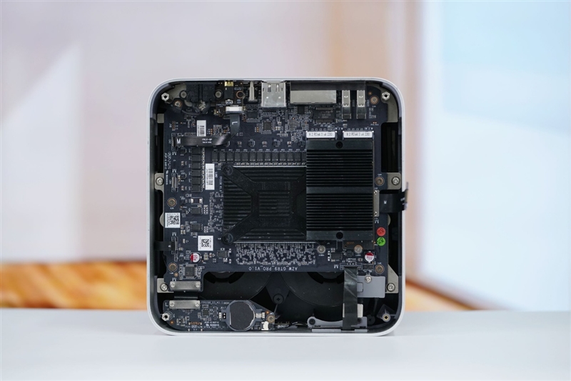 生产力性能远超i9-14900HX！零刻GTR9 Pro迷你AI工作站评测：235B超大模型也能运行