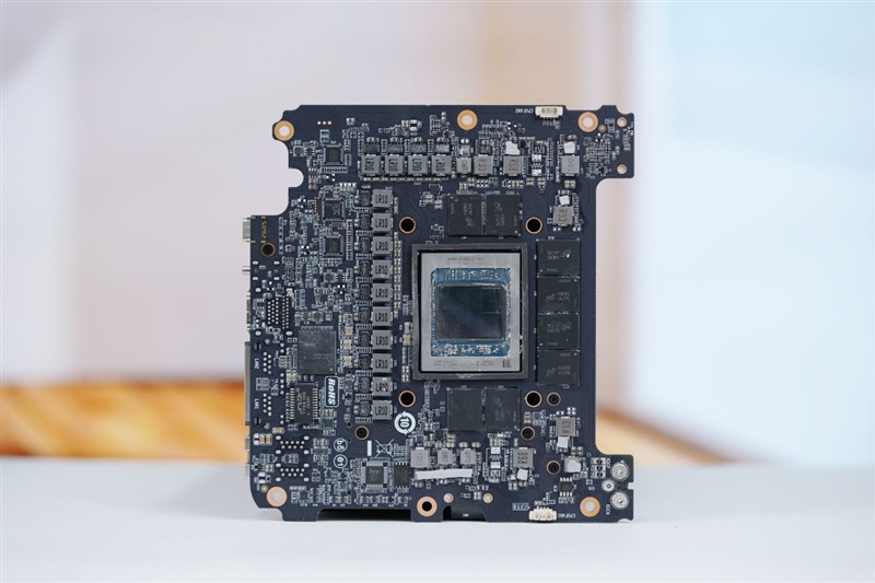 生产力性能远超i9-14900HX！零刻GTR9 Pro迷你AI工作站评测：235B超大模型也能运行