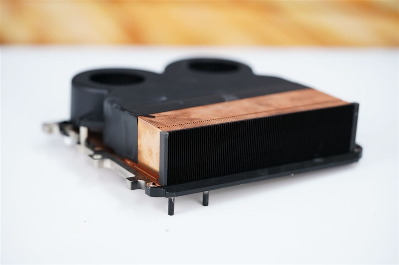 生产力性能远超i9-14900HX！零刻GTR9 Pro迷你AI工作站评测：235B超大模型也能运行