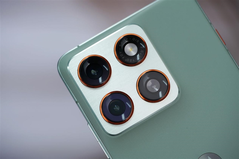 安卓Air首秀！ 联想moto X70 Air 评测：159g的极致轻薄