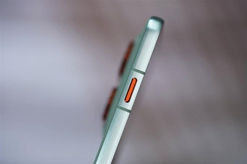 安卓Air首秀！ 联想moto X70 Air 评测：159g的极致轻薄