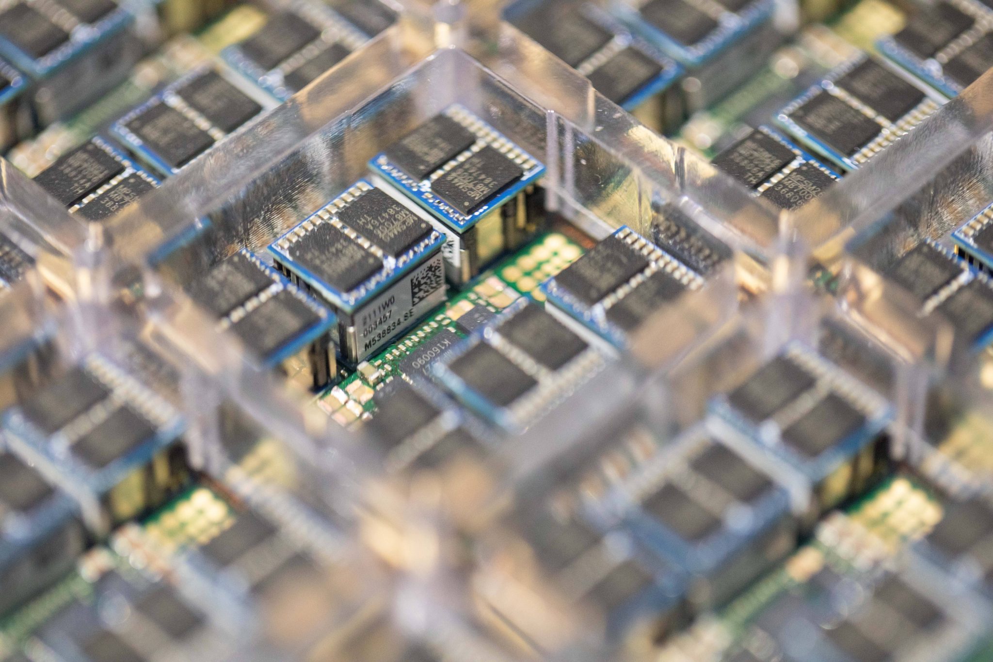 特斯拉 AI8 芯片要上天？马斯克证实其将用于 SpaceX 轨道数据中心