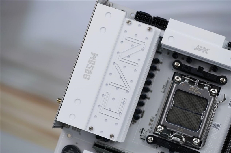 全面赶超一线品牌!七彩虹CVN B850 ARK FROZEN v14方舟主板评测:一键降低12ns延迟