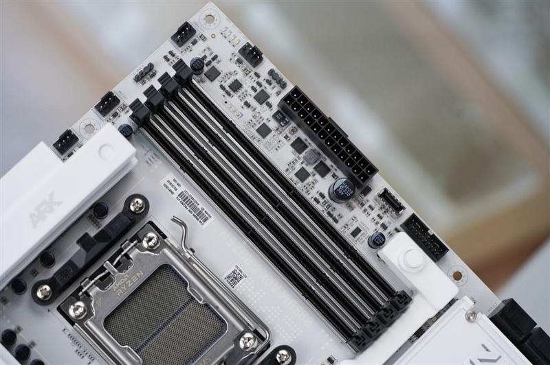 全面赶超一线品牌!七彩虹CVN B850 ARK FROZEN v14方舟主板评测:一键降低12ns延迟