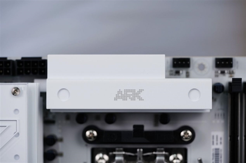 全面赶超一线品牌!七彩虹CVN B850 ARK FROZEN v14方舟主板评测:一键降低12ns延迟