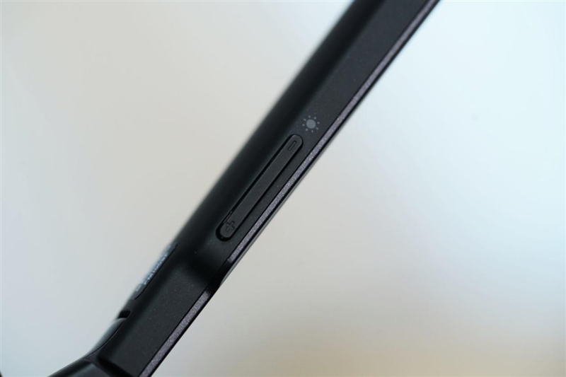 随身携带的135英寸巨幕!雷鸟 Air 4 Pro评测:全球首款HDR智能眼镜