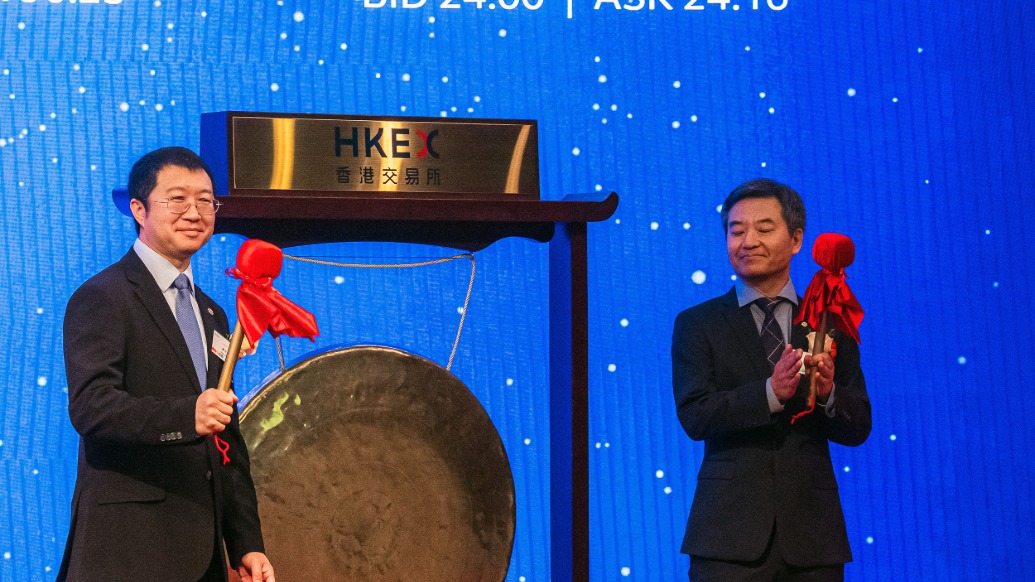 角逐Robotaxi第一股，小马智行、文远知行港股首日齐跌逾9%