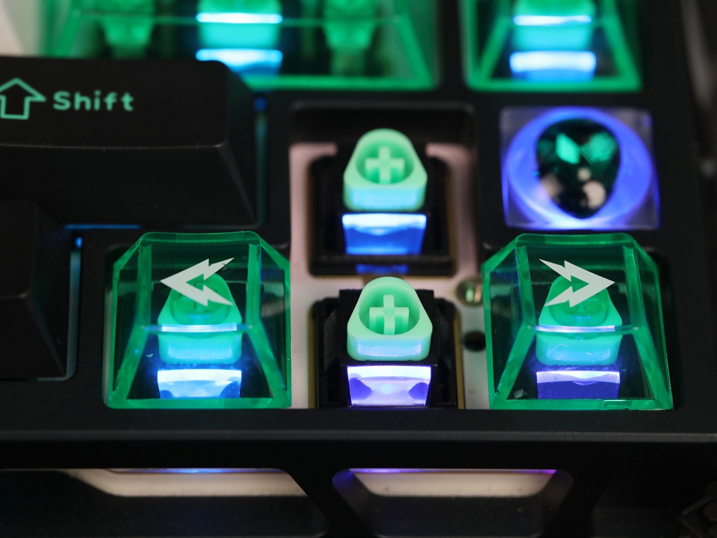 佳达隆推出异形键盘轴体 —— 三角磁轴，可选轻 / 重压力版本