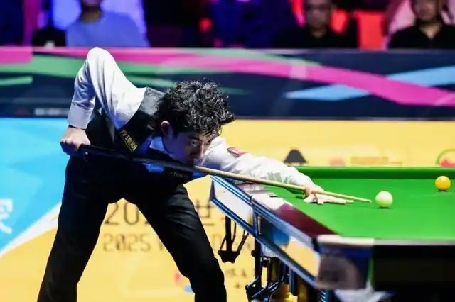 吴宜泽国锦赛夺冠！10-6击败希金斯斩获首个排名赛冠军