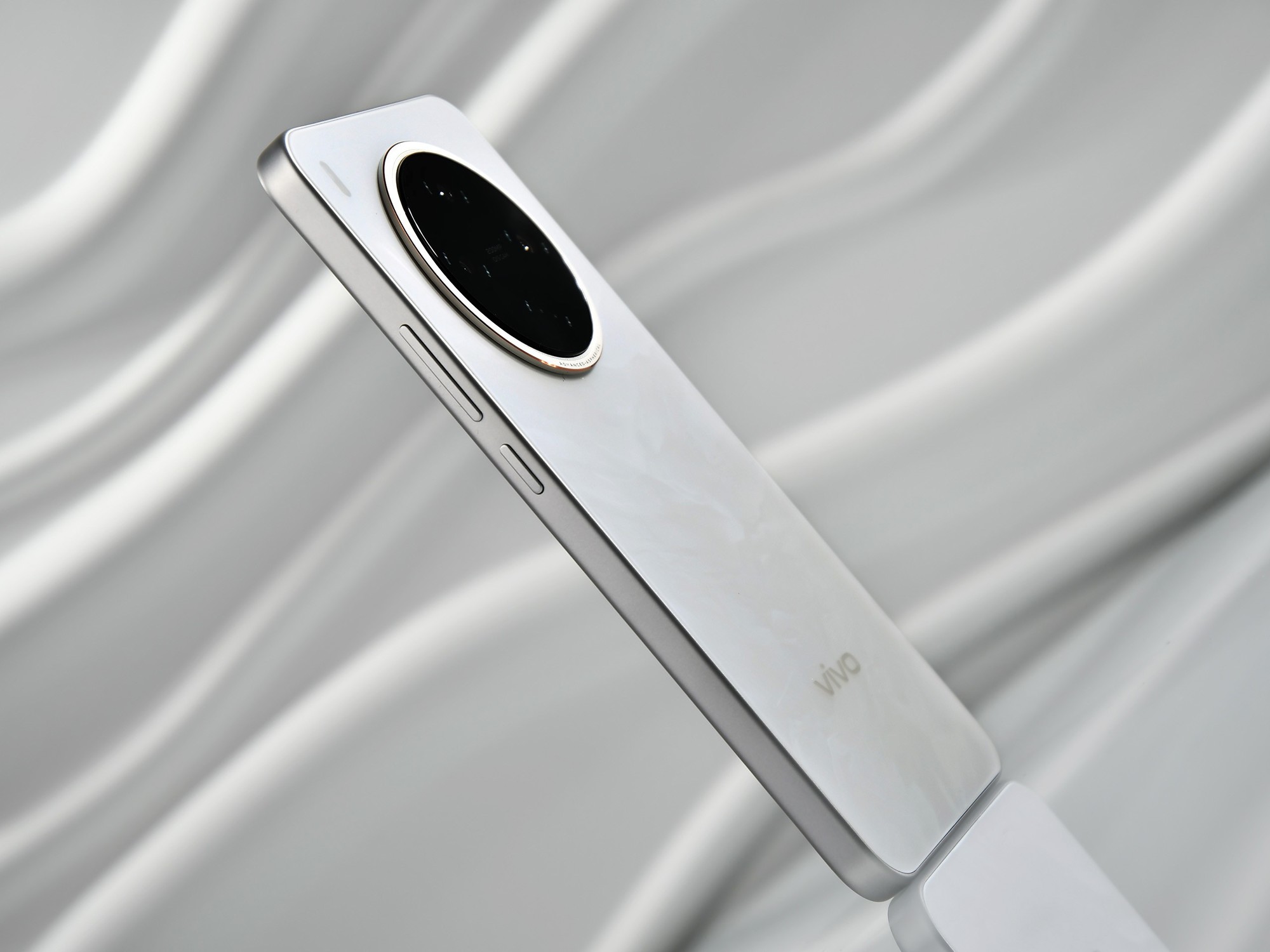 vivo Y500 Pro体验：2亿像素影像加持，这才是“硬核”的国民机