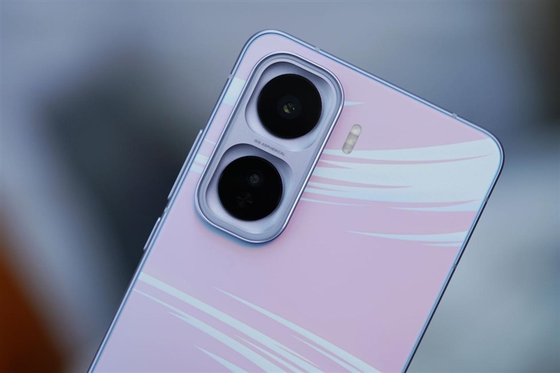 骁龙8至尊版+Q2独显芯片! iQOO Neo11评测:首批144Hz《王者荣耀》