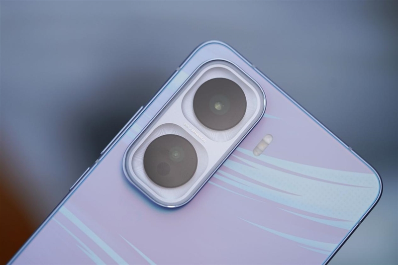 骁龙8至尊版+Q2独显芯片! iQOO Neo11评测:首批144Hz《王者荣耀》