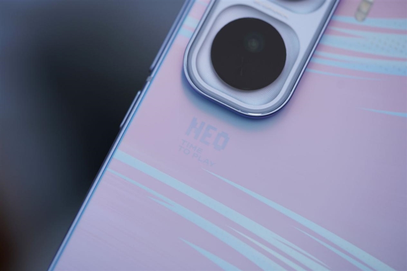 骁龙8至尊版+Q2独显芯片! iQOO Neo11评测:首批144Hz《王者荣耀》