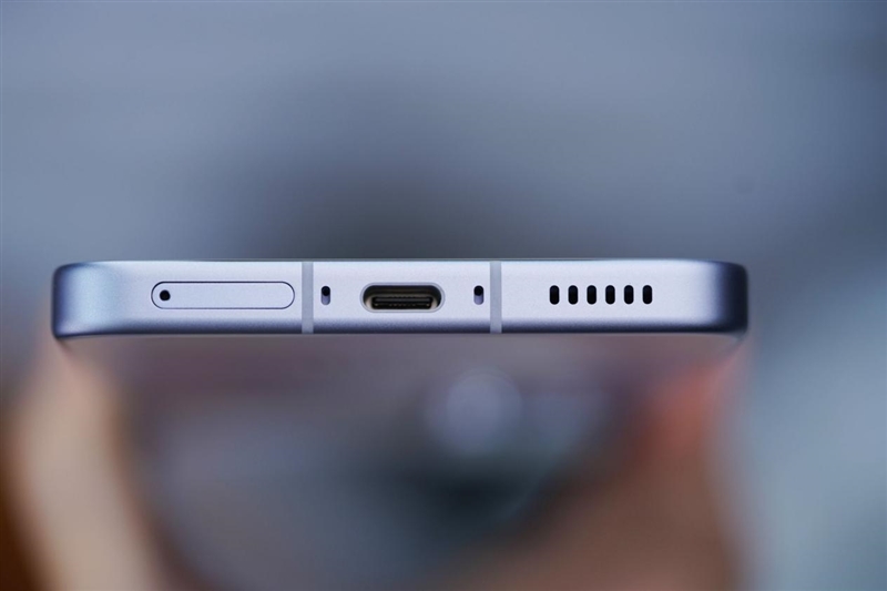 骁龙8至尊版+Q2独显芯片! iQOO Neo11评测:首批144Hz《王者荣耀》