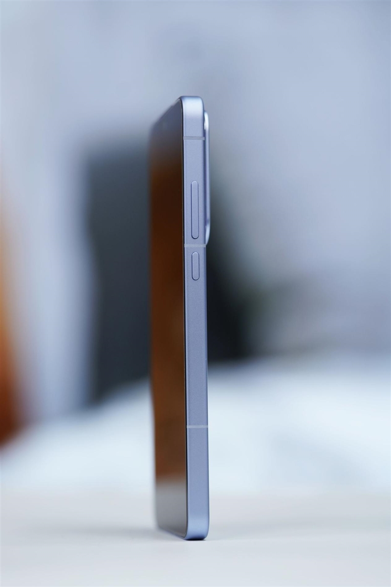 骁龙8至尊版+Q2独显芯片! iQOO Neo11评测:首批144Hz《王者荣耀》