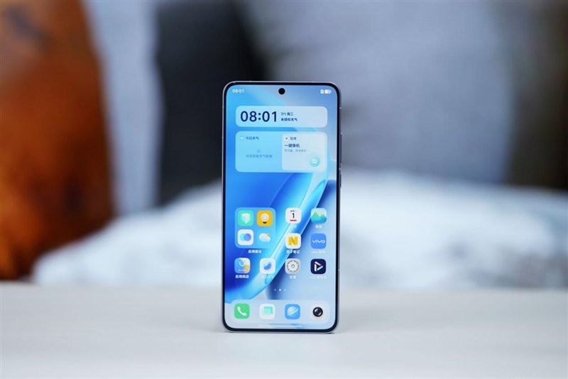 骁龙8至尊版+Q2独显芯片! iQOO Neo11评测:首批144Hz《王者荣耀》